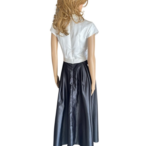 LANTING BRIDE Mid Length Two Tone Dress With Full Skirt. Size 4-6 - Picture 3 of 12